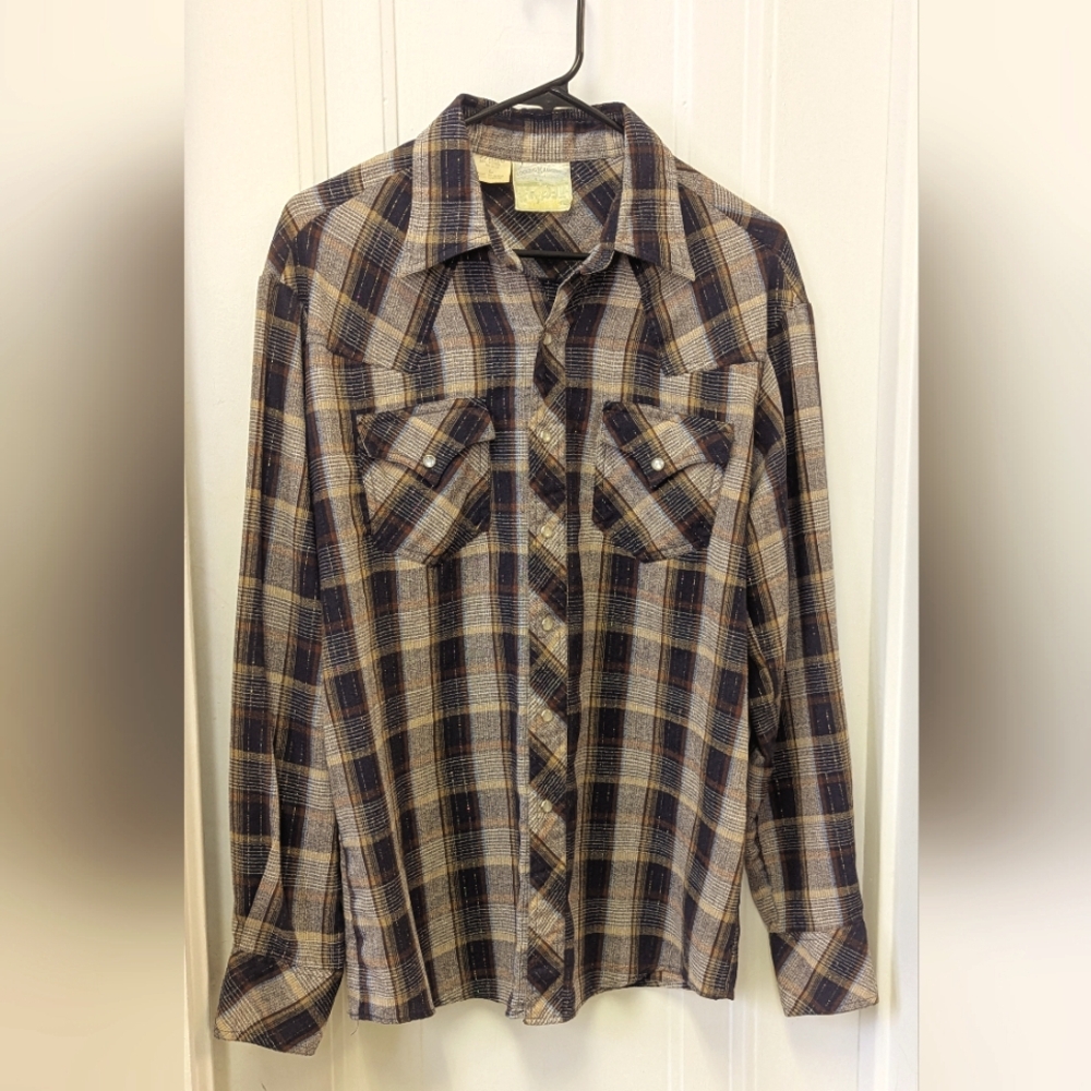 Kennington Rocking Ranchwear Western plaid shirt with metallic stitching.